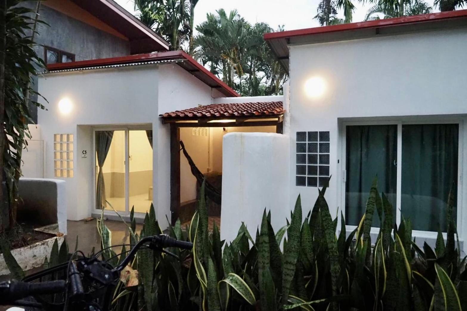 Wisma tamu Canary 2*