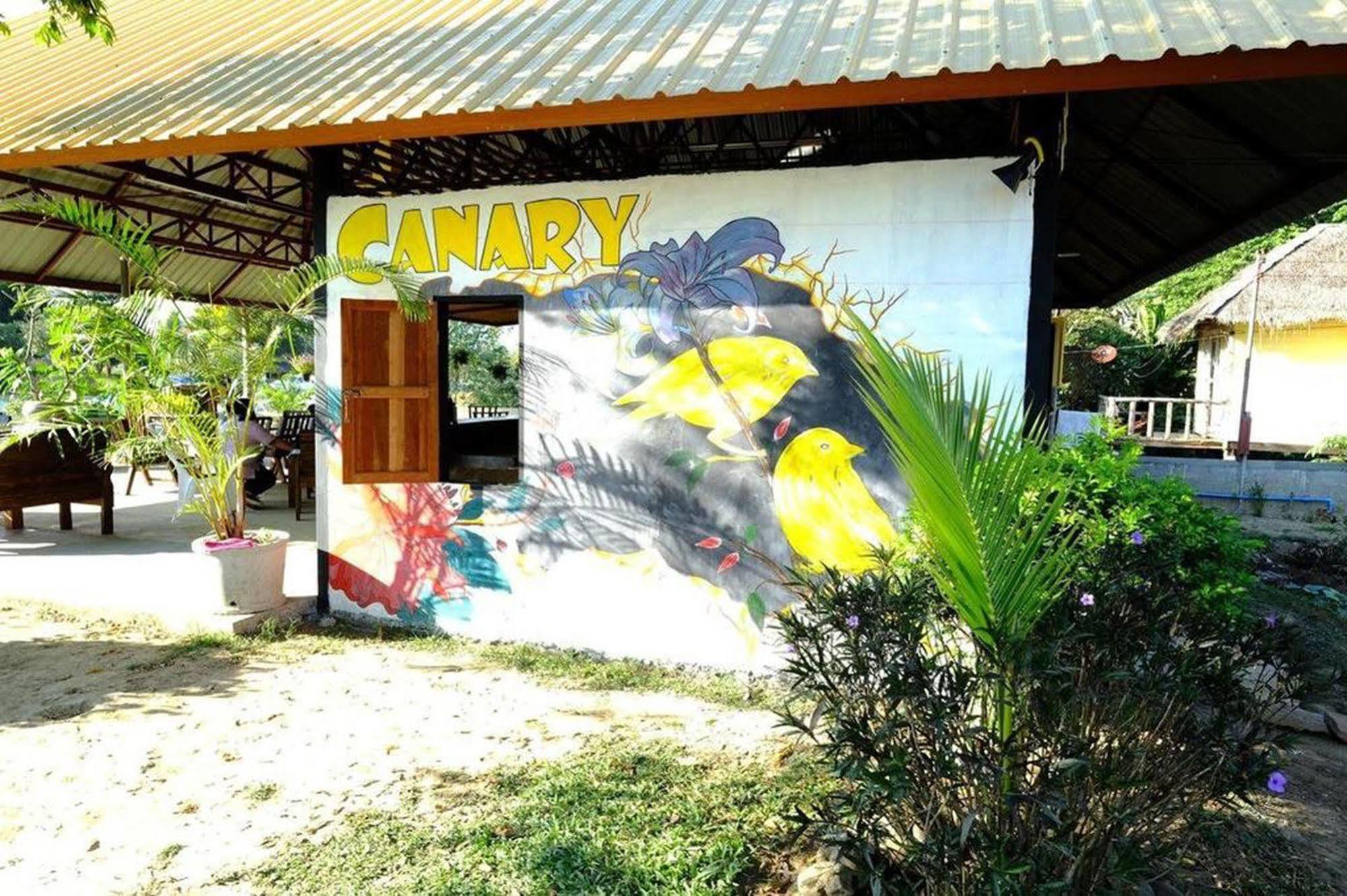 Canary Wisma tamu 2*